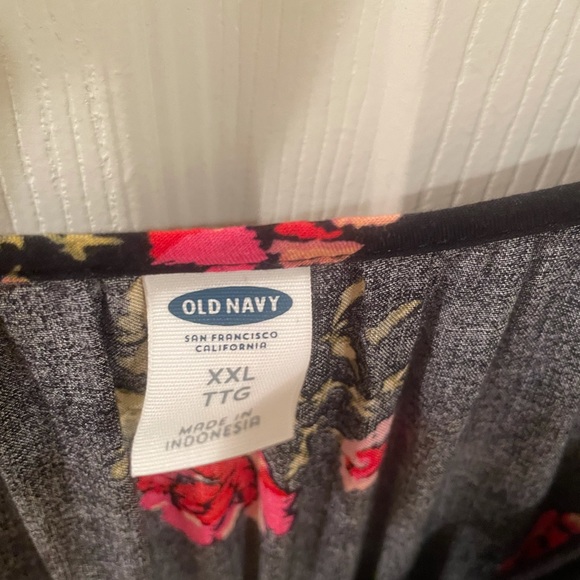 Old Navy rosebud 🌹peasant blouse - Picture 7 of 7